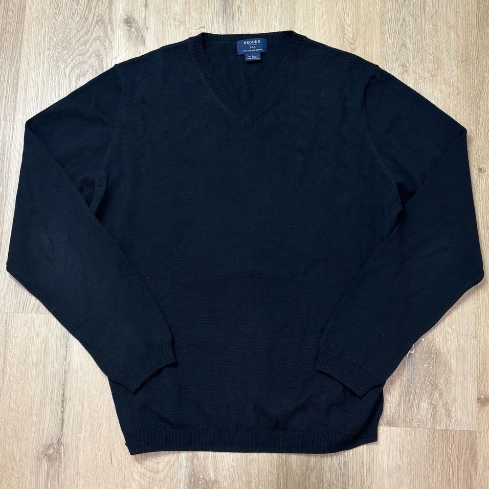 Brooks 346 Fine Italian Merino 100% Merino Wool Black V-Neck Sweater Large